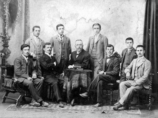 Pic: Members of the "Dija" society in Vienna. In the middle Gjergj Pekmezi, on his left Anton Paluca, on his right standing Kolë Rrota.